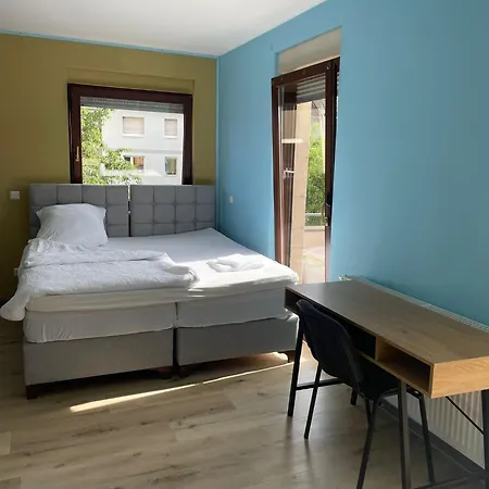 Cafe Centrum Hotel 3*